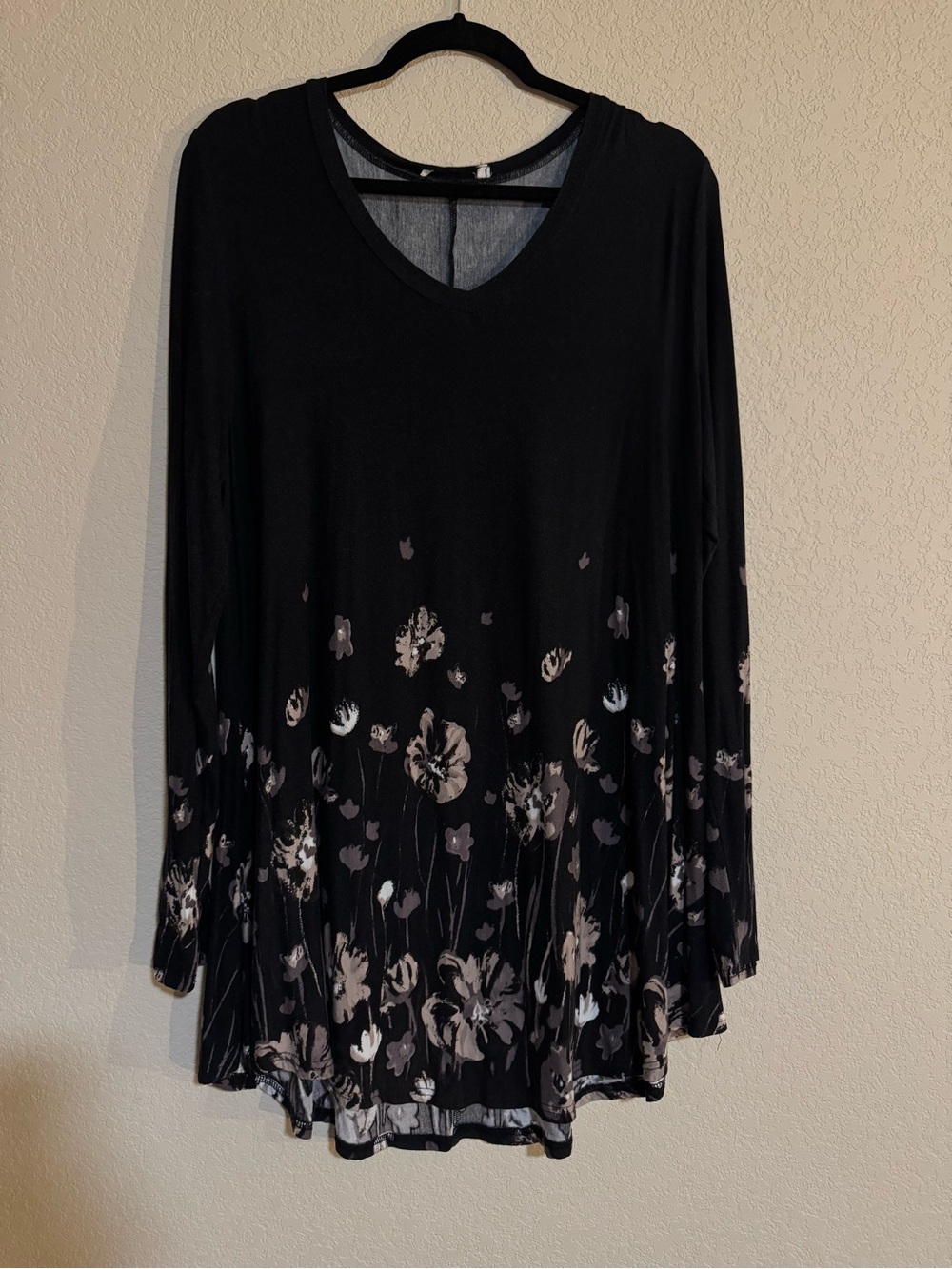 Women's Black Floral V-Neck Tunic Top